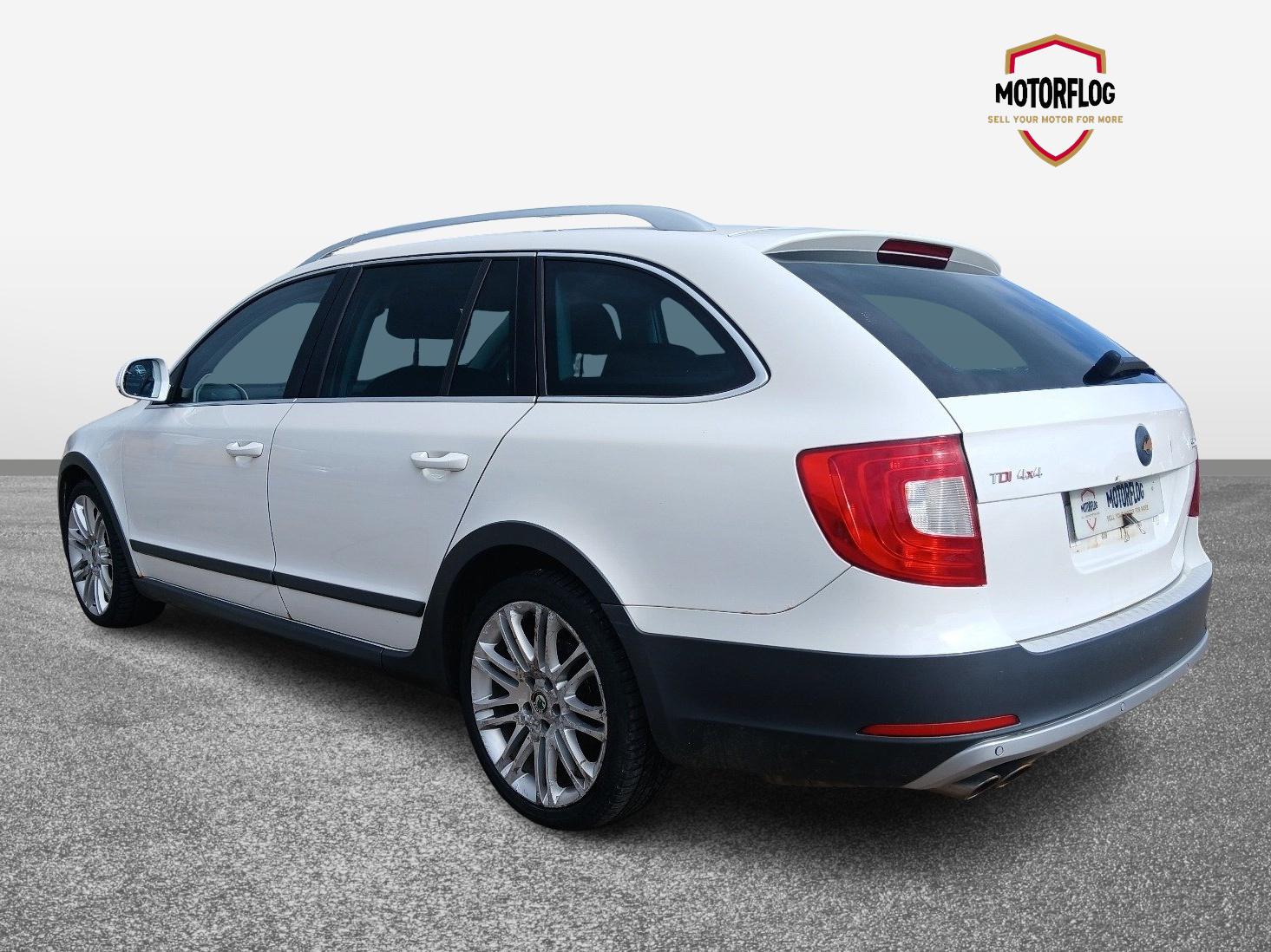 Skoda Superb Outdoor TDI CR 4x4 Semi-auto - Image 3