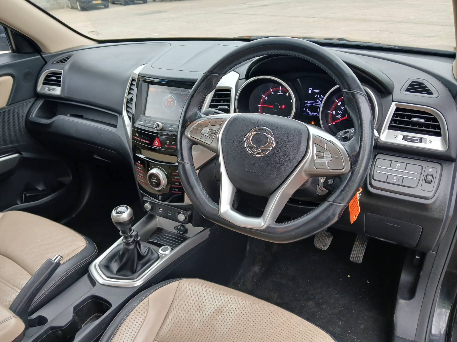 Ssangyong Tivoli EX - Image 8