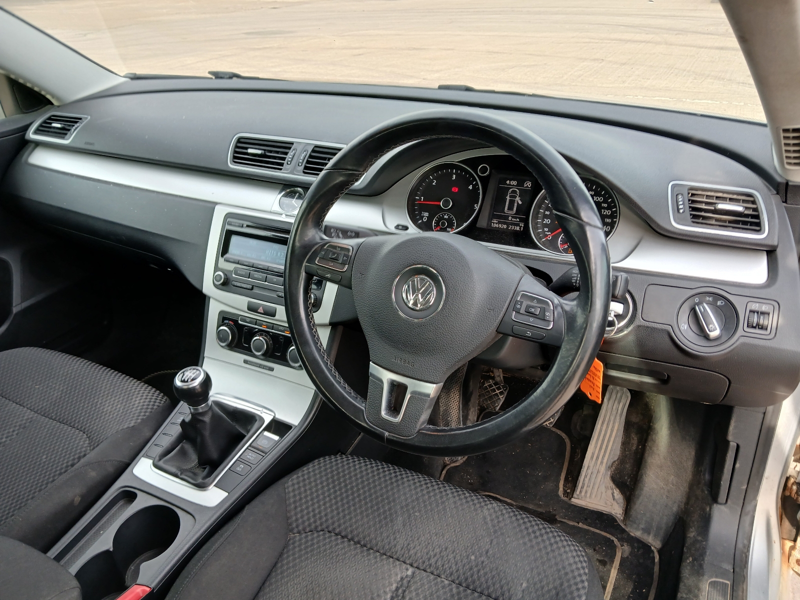 Volkswagen Passat S Bluemotion Technology TDI - Image 15