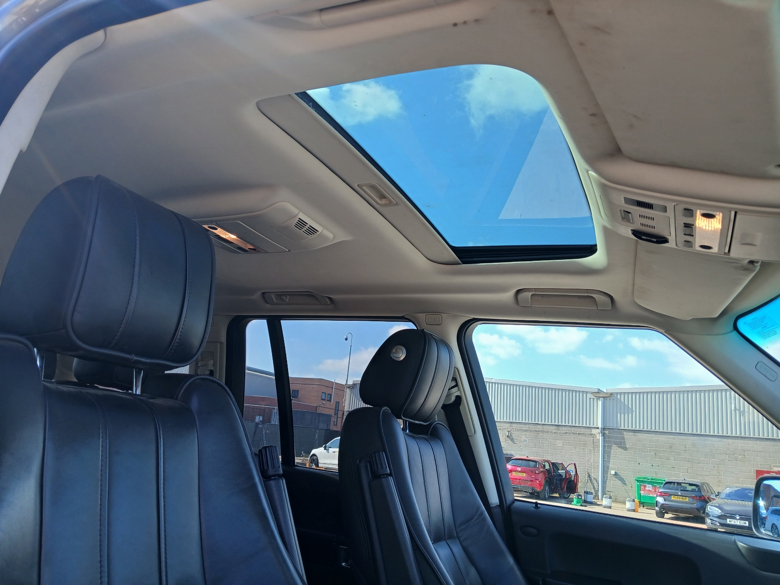 Land Rover Range Rover Vogue TDV8 Auto - Image 11