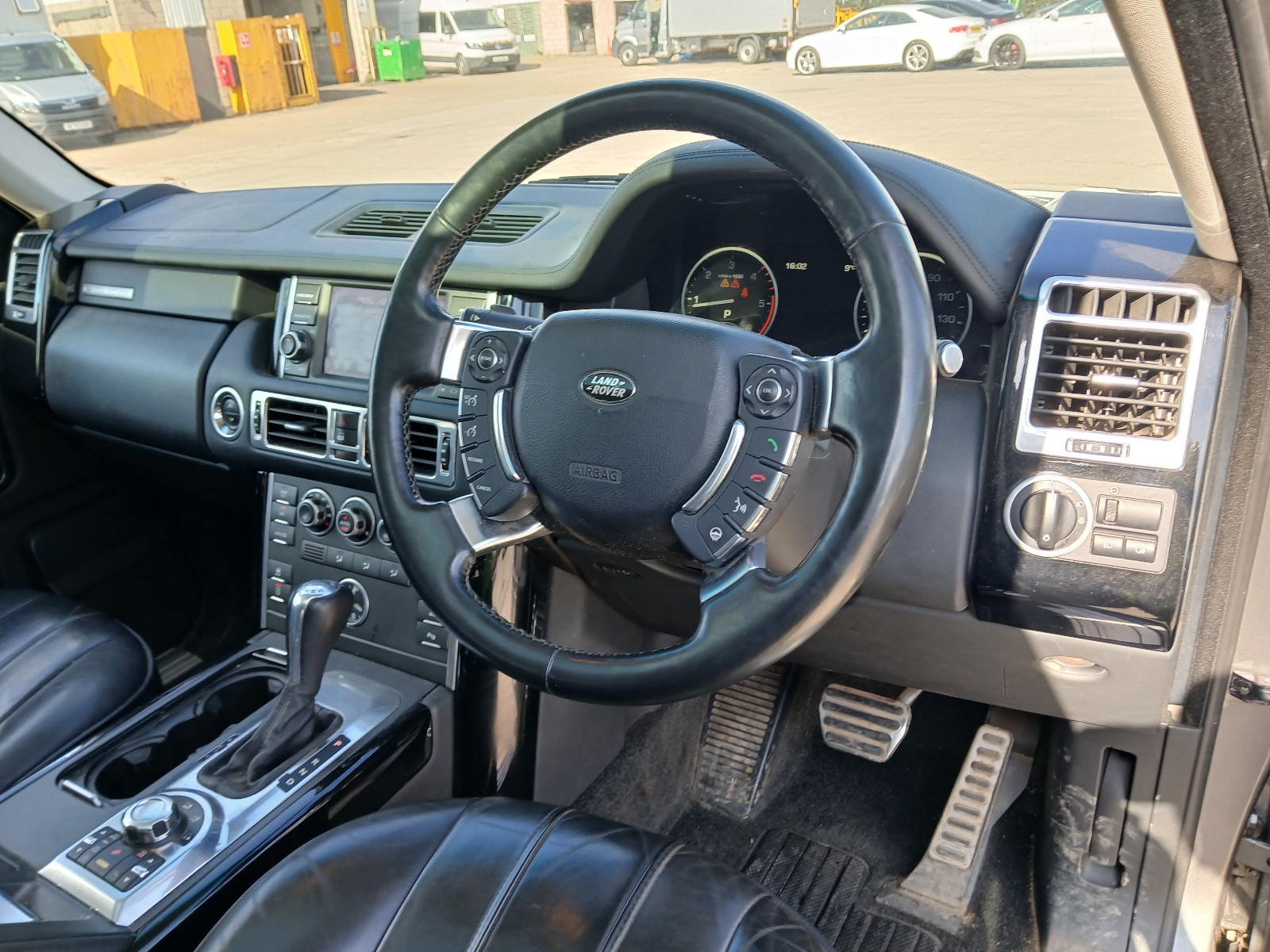 Land Rover Range Rover Vogue TDV8 Auto - Image 8