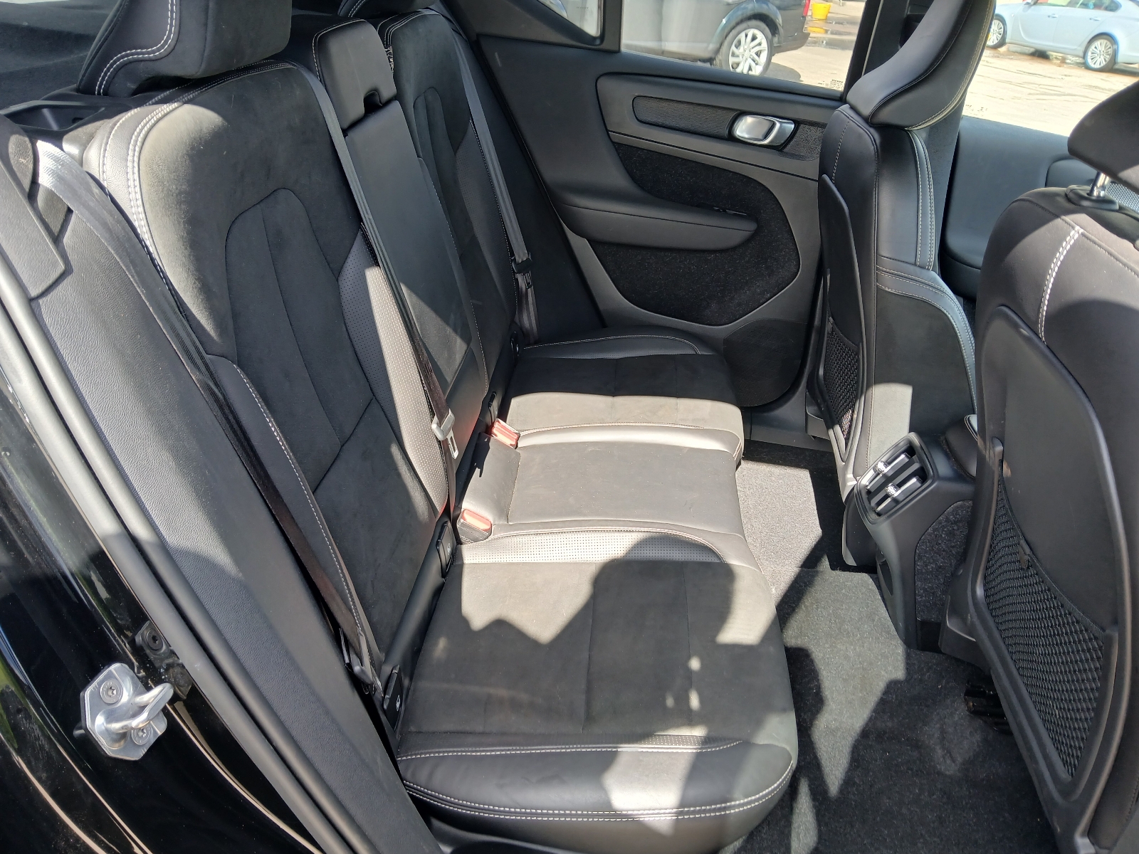 Volvo Xc40 R-design D3 - Image 10