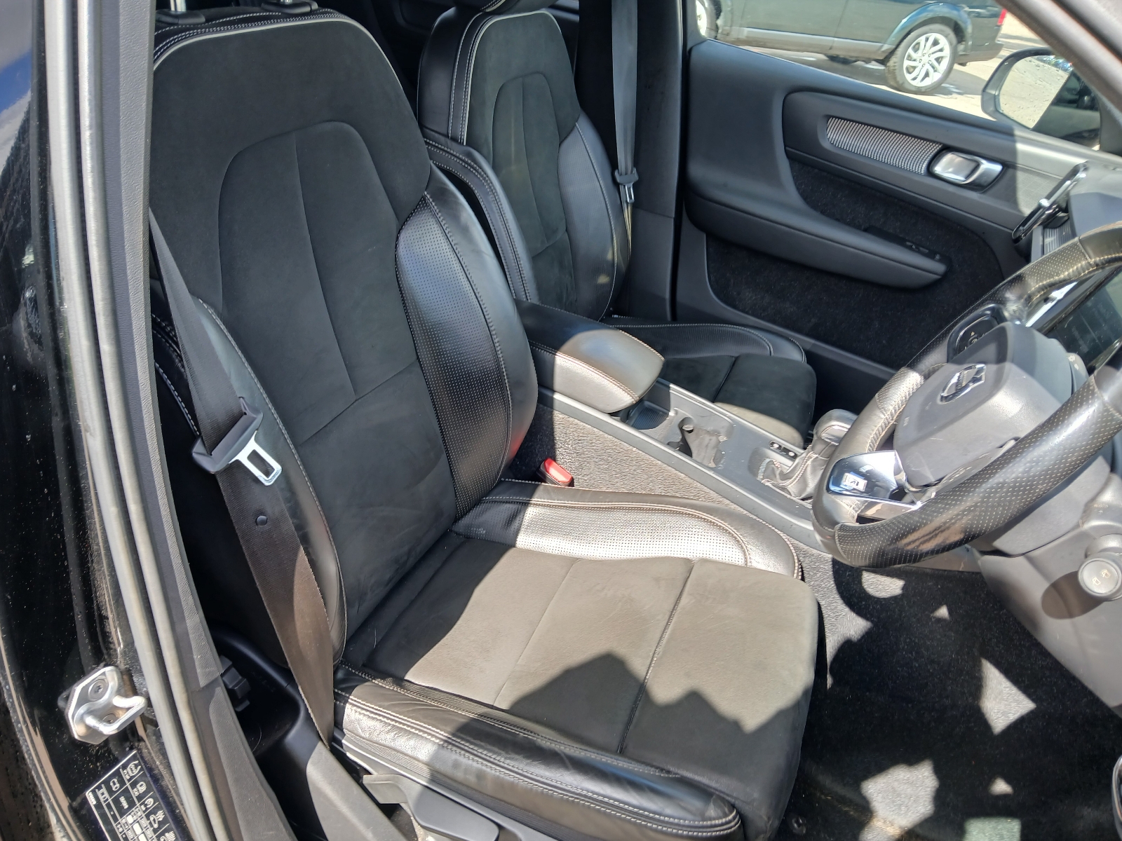 Volvo Xc40 R-design D3 - Image 9