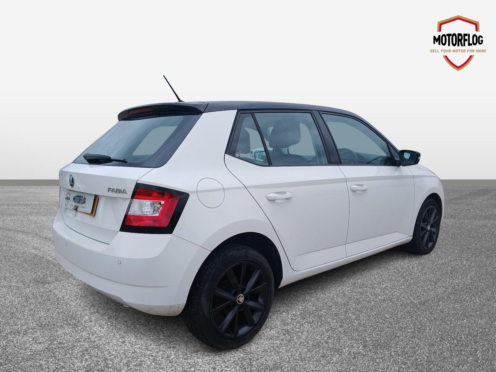 Skoda Fabia Colour Edition Tsi - Image 5