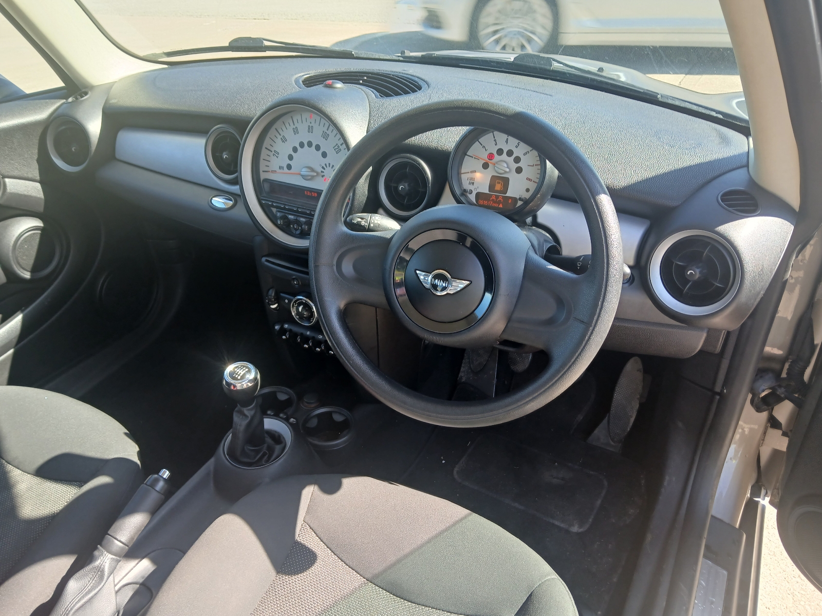 Mini One - Image 8