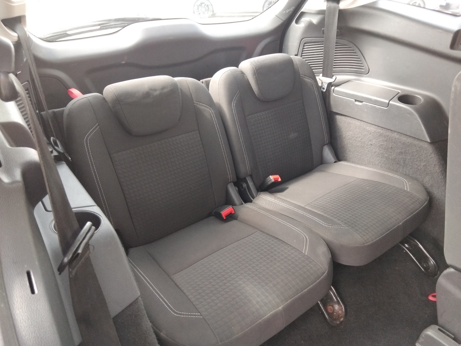 Ford Grand C-max Zetec Tdci - Image 10