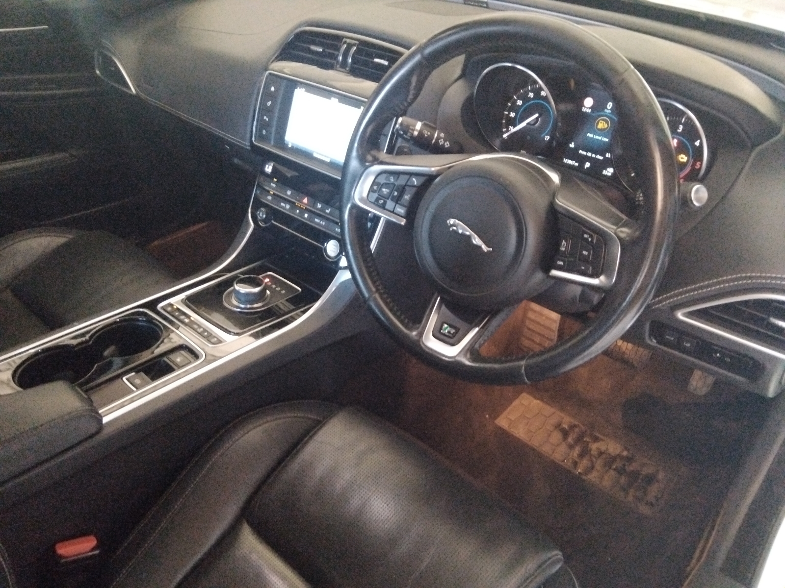 Jaguar Xe R-sport D Auto - Image 8