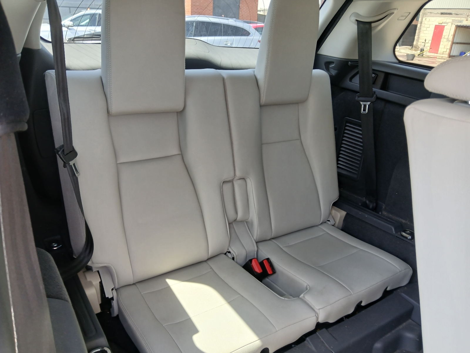 Land Rover Discovery Sport SE Tech TD4 - Image 9