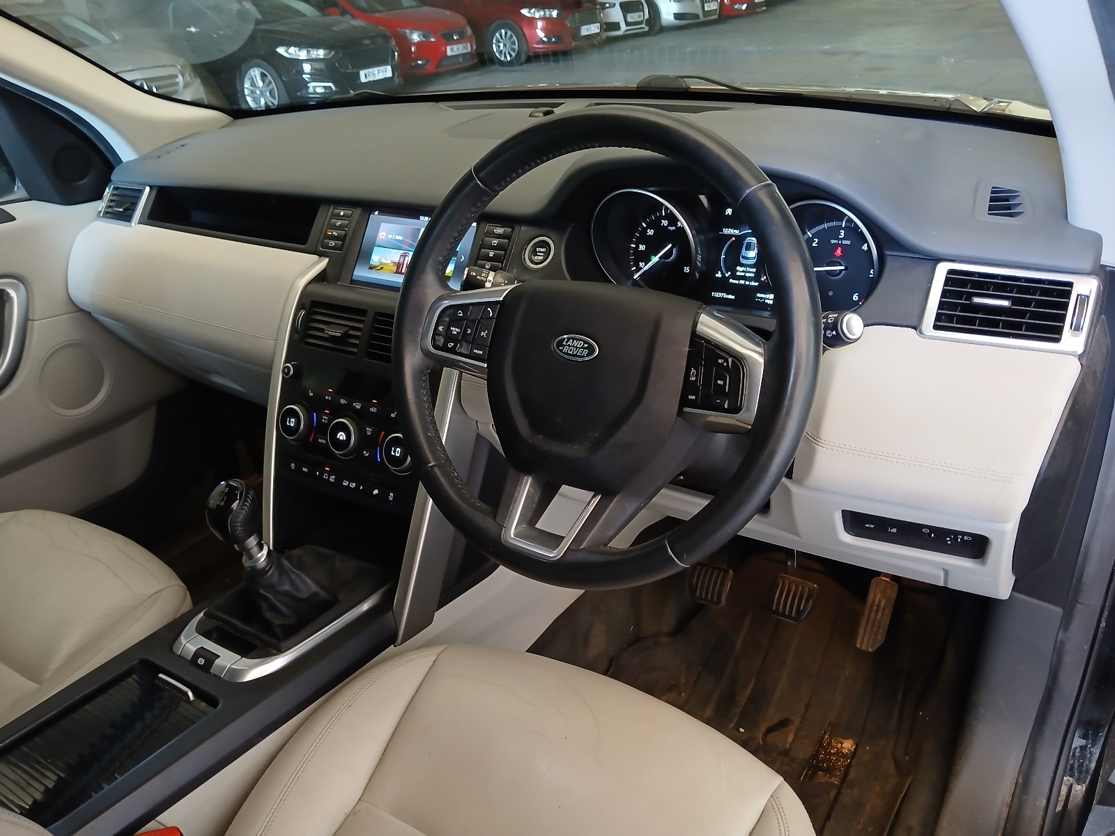 Land Rover Discovery Sport SE Tech TD4 - Image 10