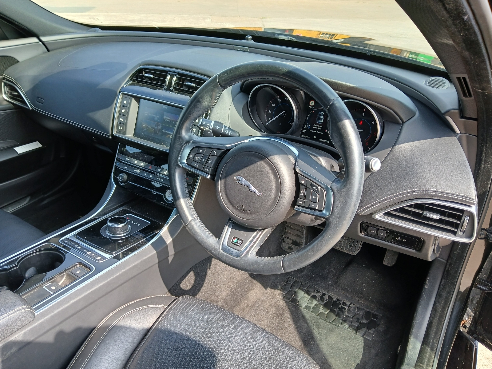 Jaguar Xe R-sport D AWD Auto - Image 8