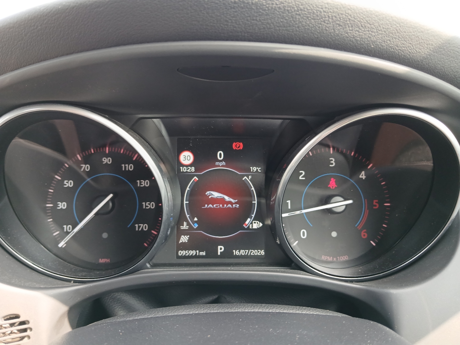 Jaguar Xe R-sport D AWD Auto - Image 9