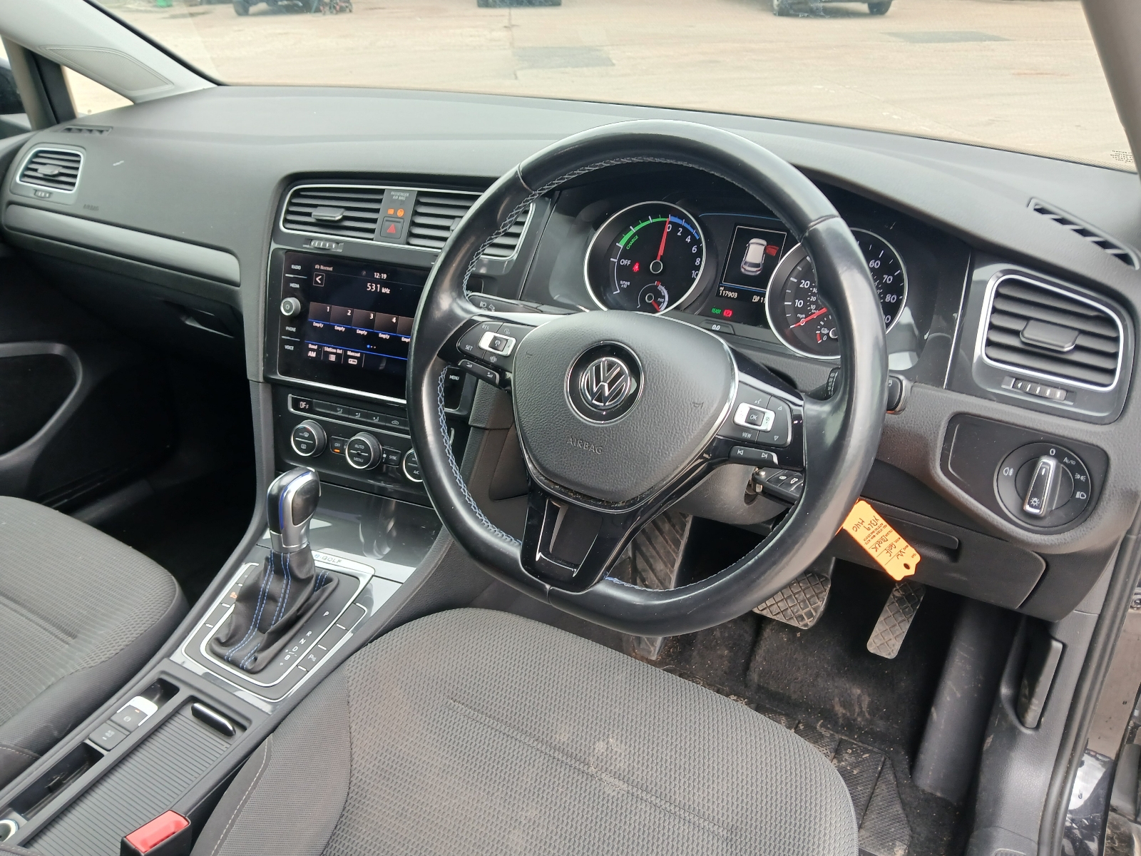 Volkswagen E-golf - Image 8