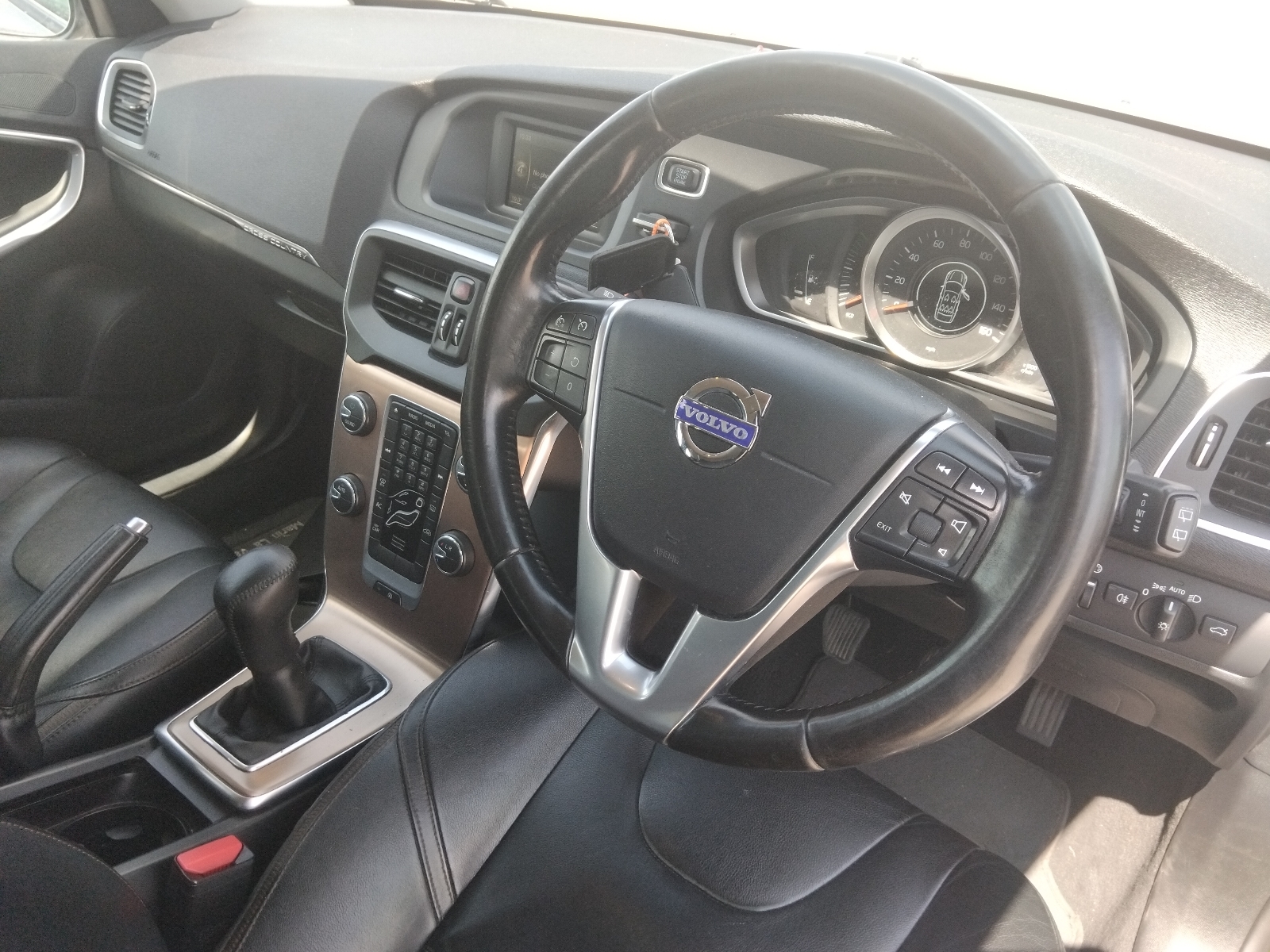 Volvo V40 Cross Country Luxury D2 - Image 8