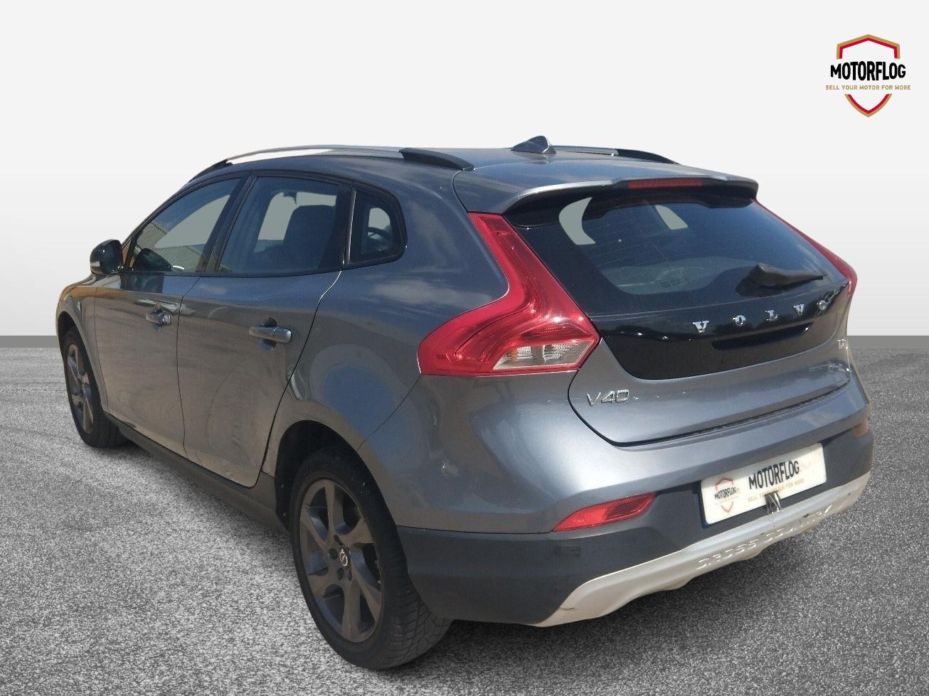 Volvo V40 Cross Country Luxury D2 - Image 3