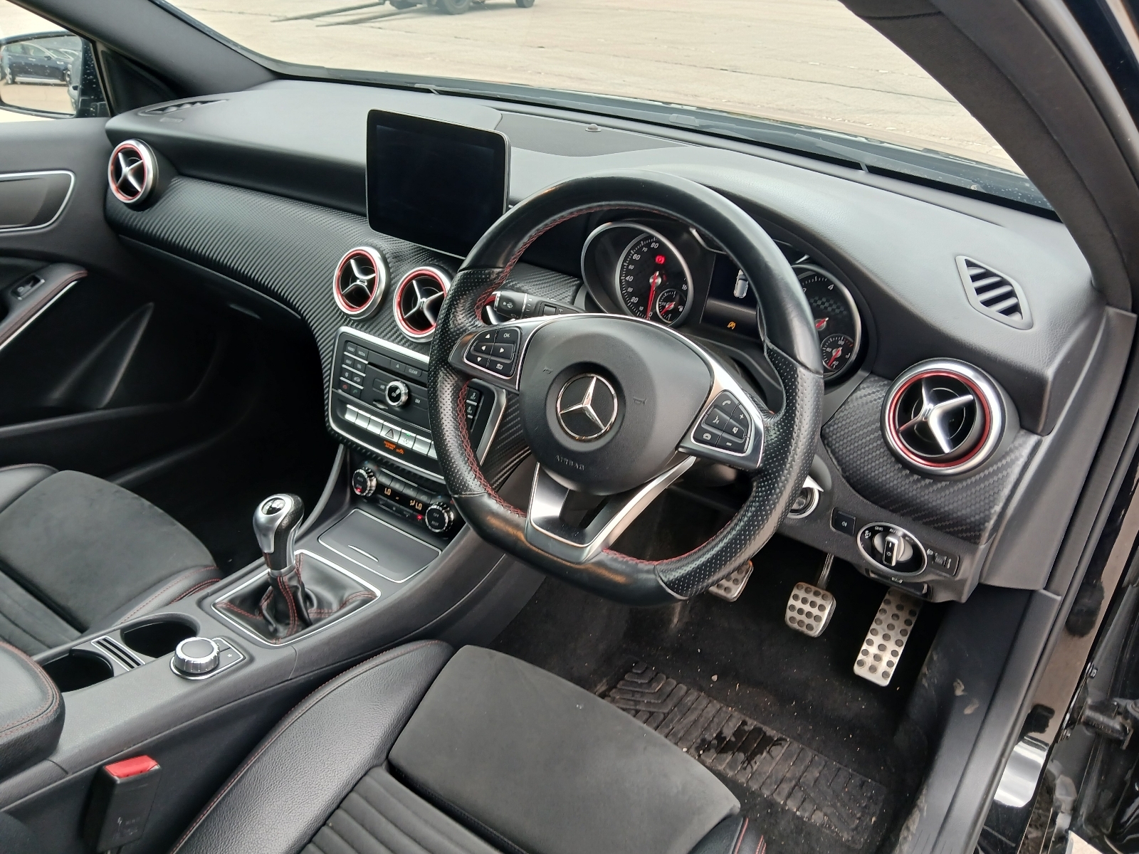 Mercedes-Benz A 200 D AMG Line - Image 9