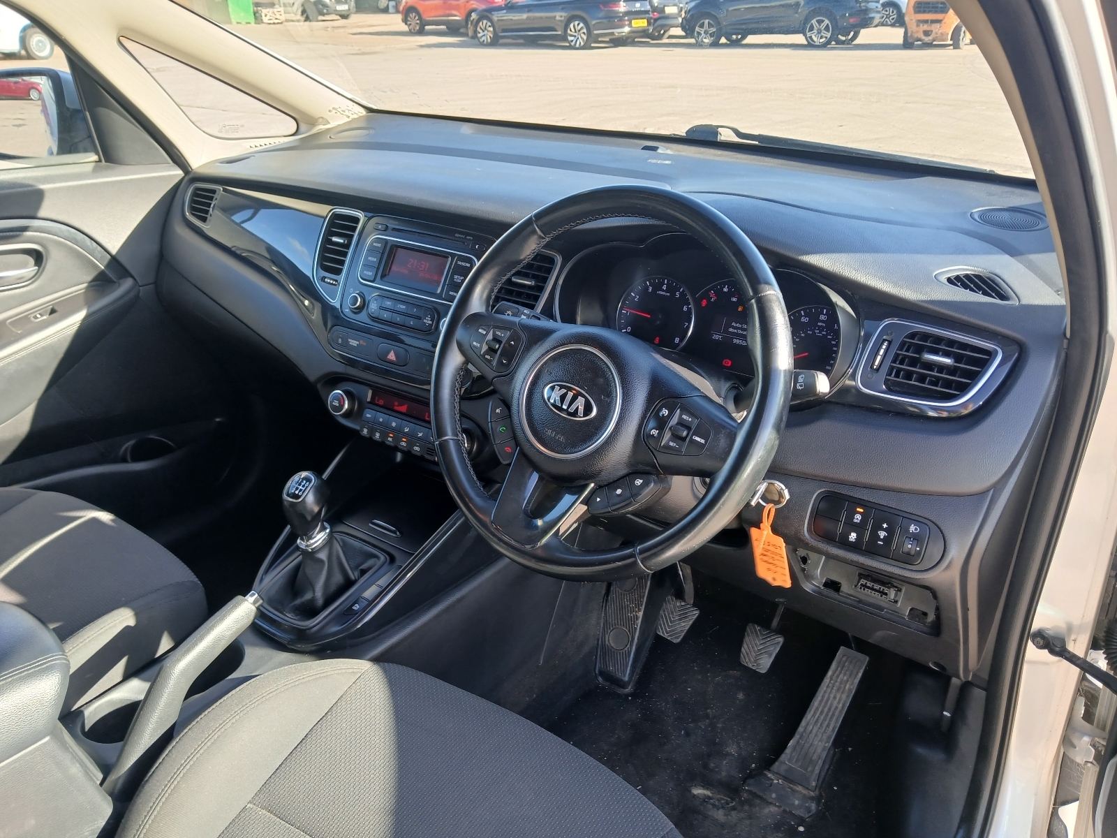 Kia Carens 2 Ecodynamics - Image 9