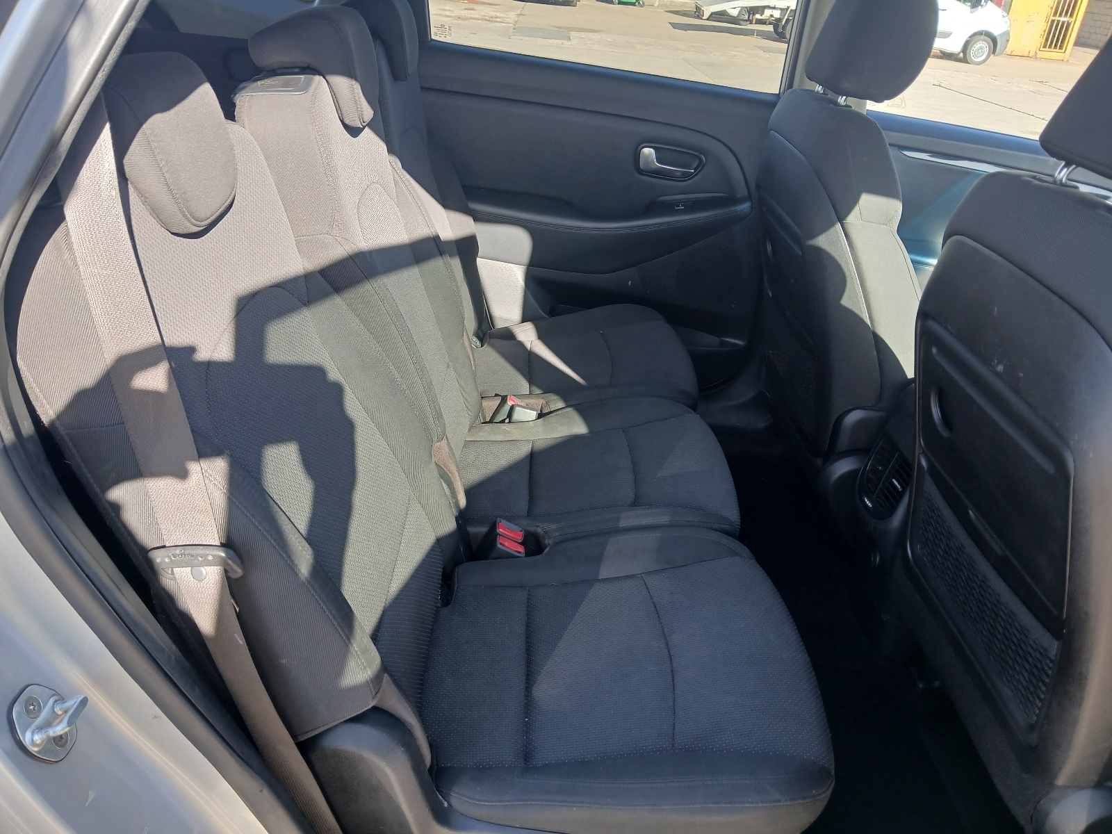 Kia Carens 2 Ecodynamics - Image 8
